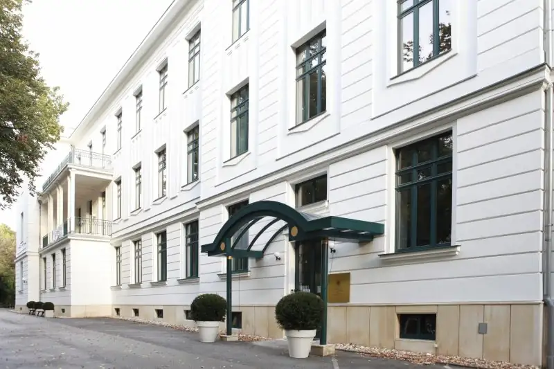 AMADEUS International School Vienna — školski prostor i učenici