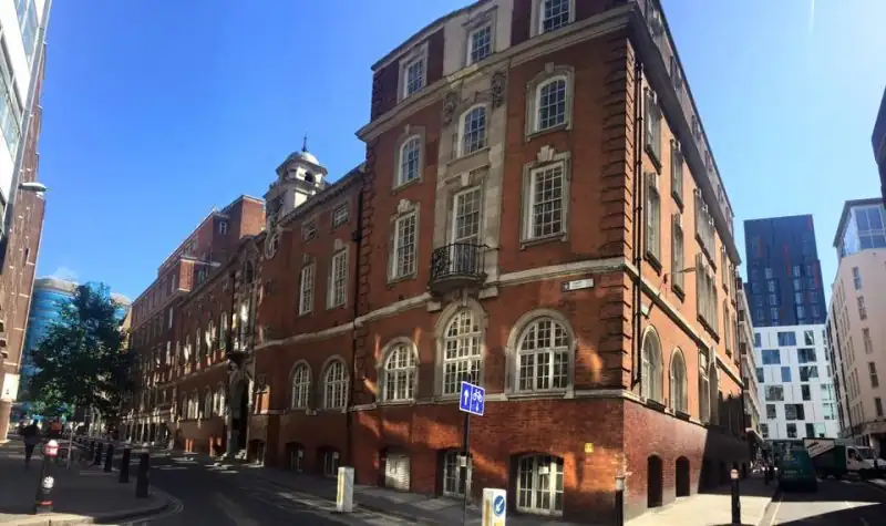 David Game College — školski prostor i učenici