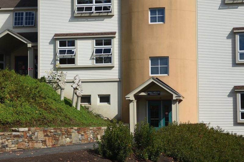 Lincoln Academy — školski prostor i učenici