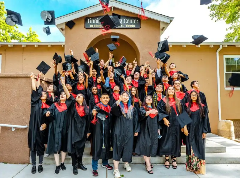 Menaul School — školski prostor i učenici