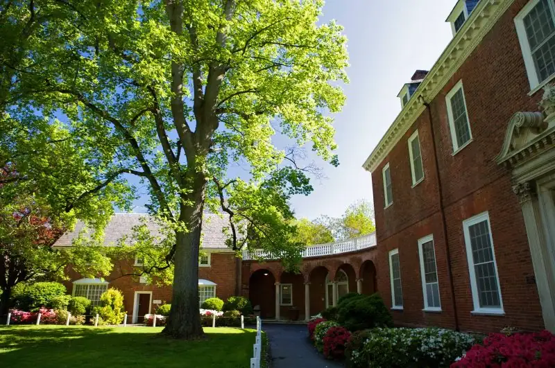 The Knox School — školski prostor i učenici