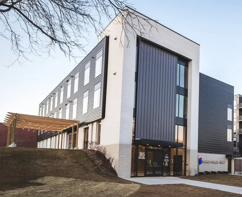 Wisconsin Lutheran High School — školski prostor i učenici