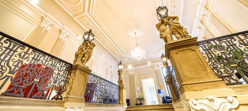 Anglo – American University of Prague — fotografija sa stare ISEM stranice