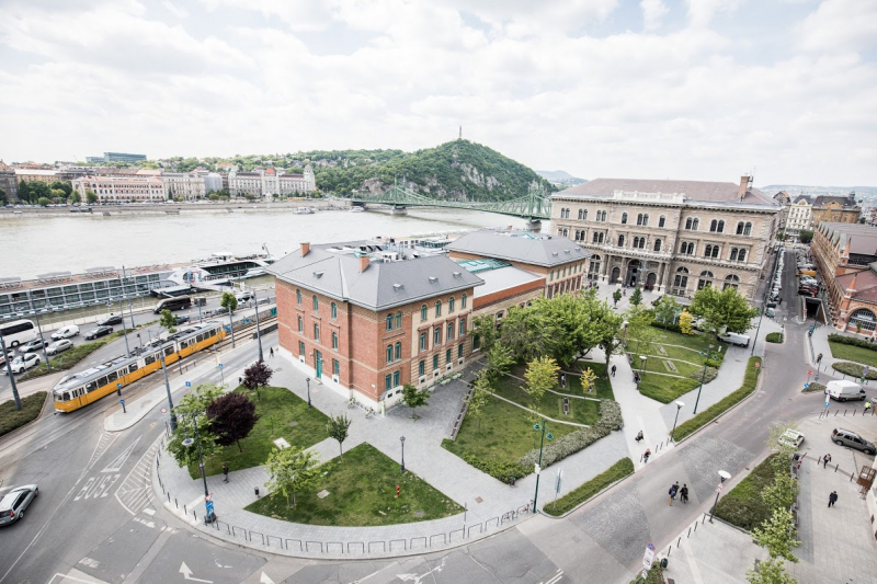 Corvinus University — kampus i studenti