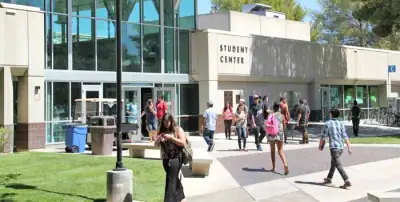 College of the Canyons — kampus i studenti