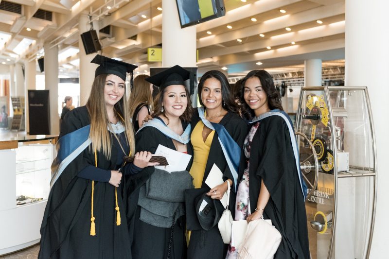 Hult Business School — kampus i studenti