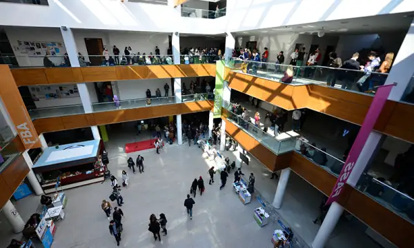 International University of Sarajevo (IUS) — kampus i studenti