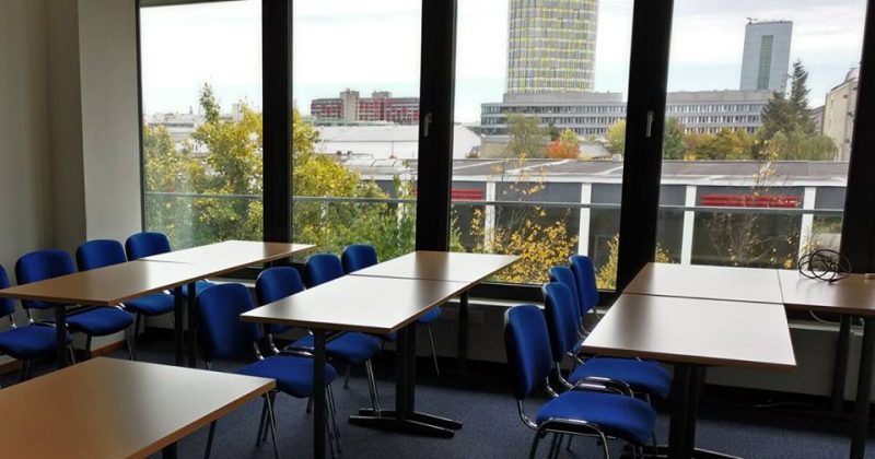 Munich Business School — kampus i studenti