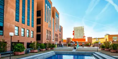 University Institute of Modern Languages I.U.L.M — kampus i studenti