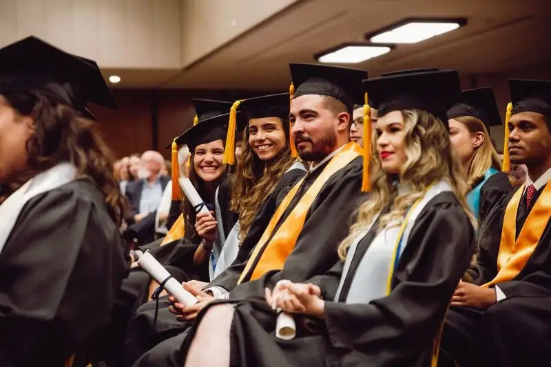 Webster University Geneva — kampus i studenti