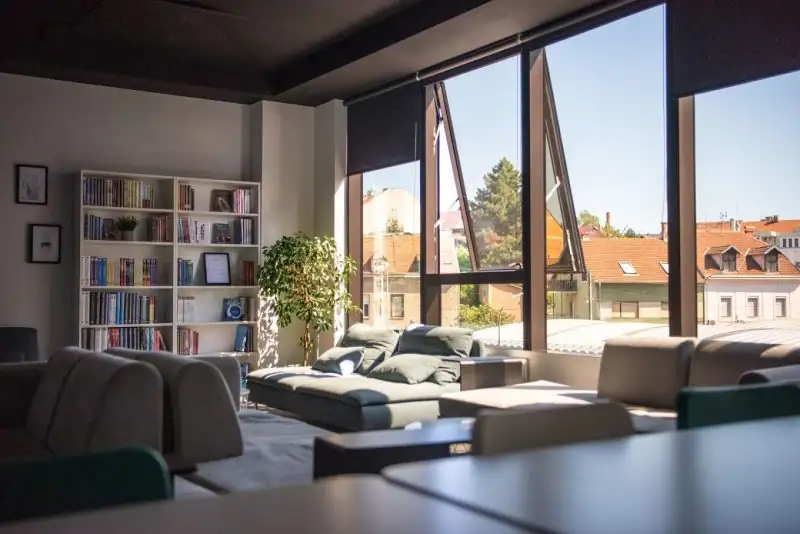 ZSEM - Zagreb school of Economics and Management — kampus i studenti